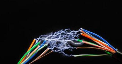 电火花电极间的击穿放电,电弧是大量的电火花汇集而成的.