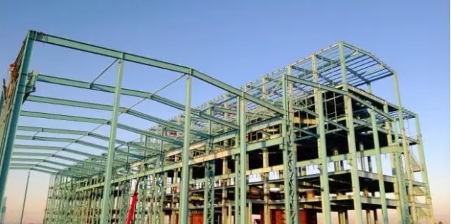 常见的钢结构厂房屋架设计：钢结构厂房屋架如何制作安装？