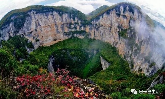 中国最大纯天然“天坑”,环境优美堪比仙境,如今却成为垃圾坑