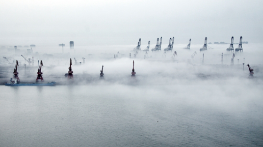 散货船舶常见的问题及解决对策:台风和大雾等对LAYTIME的影响和应对措施